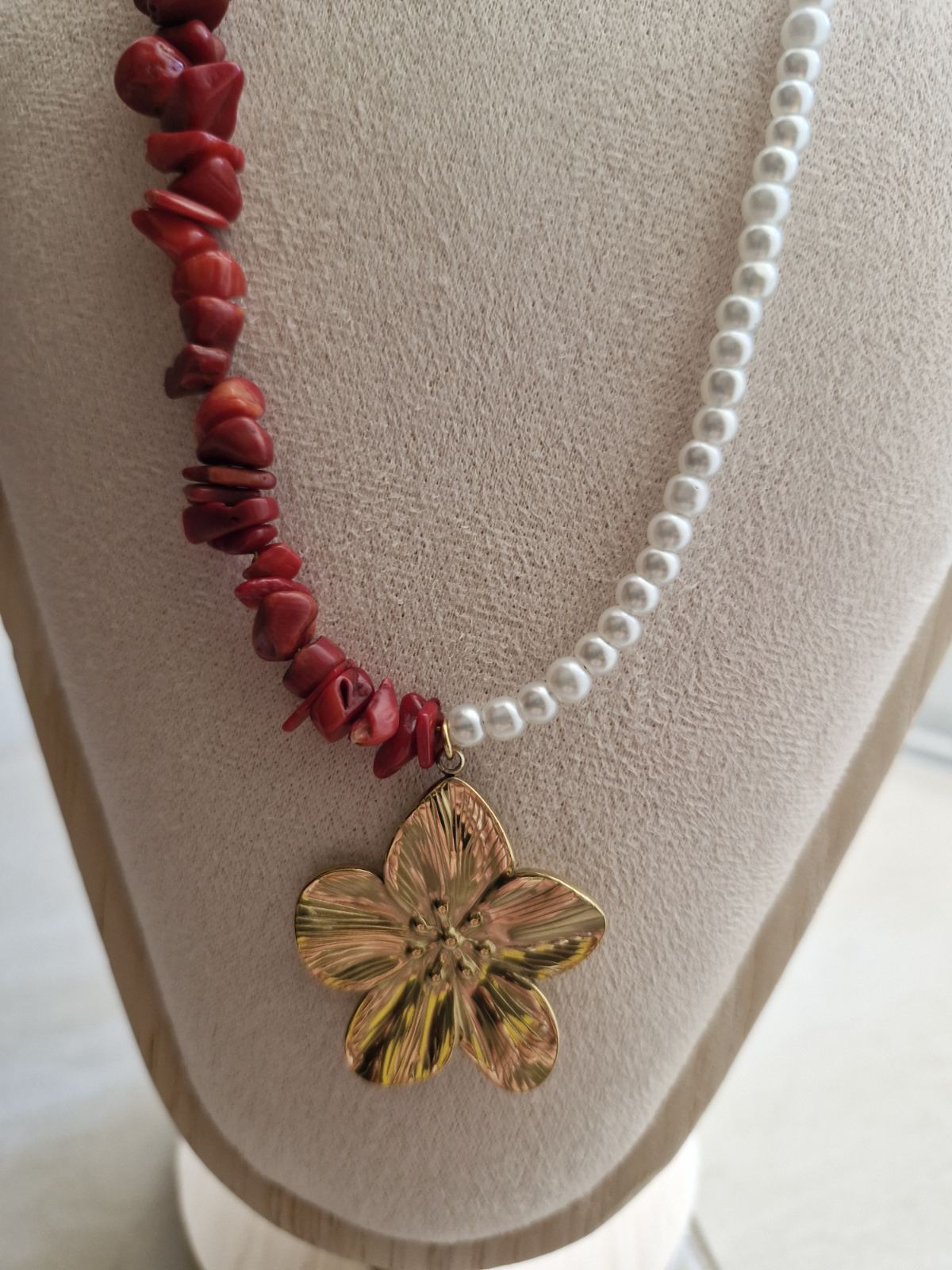 Ατσάλινο κολιέ πέρλα-κοράλι-λουλούδι